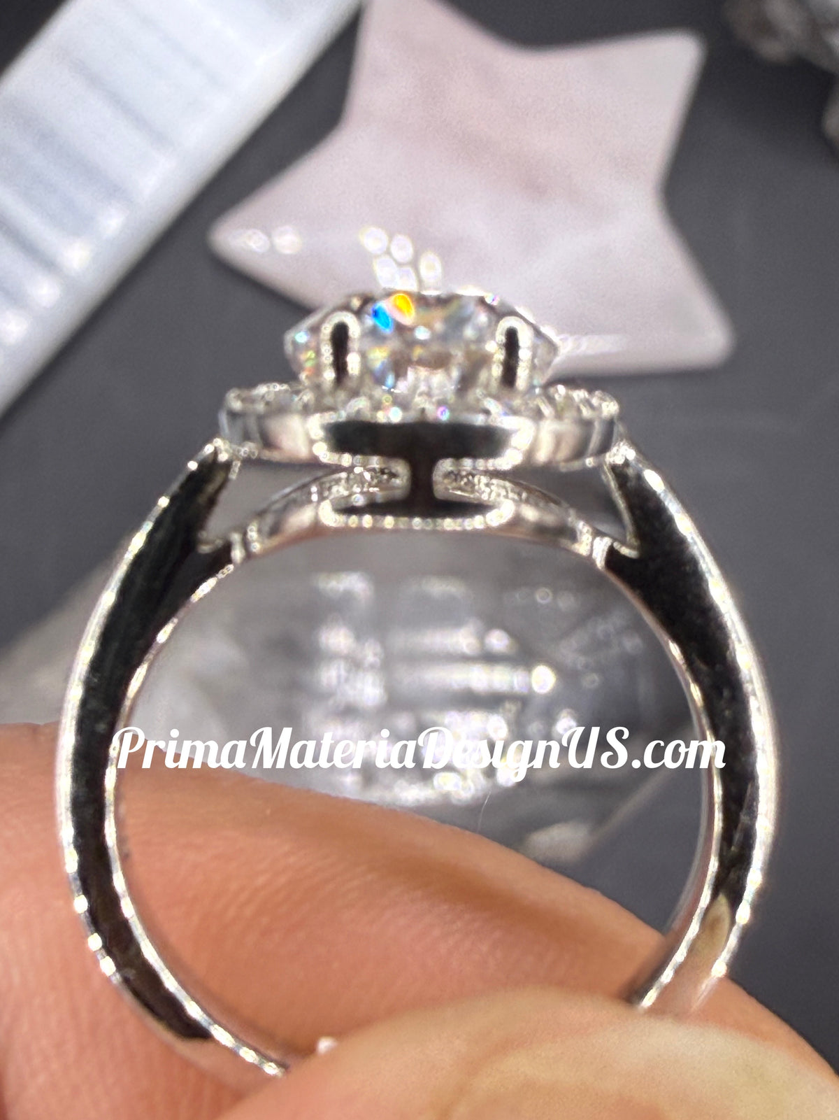 NEW - 2.22 Carat twt Oval Moissanite Halo Solid Silver Engagement Ring - Size 5