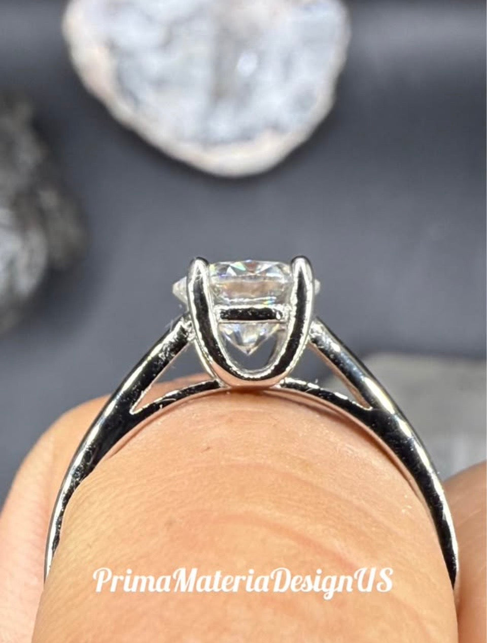 New - 1.2 Carat twt Brilliant Round Moissanite Sterling Silver Engagement Ring - Size 6