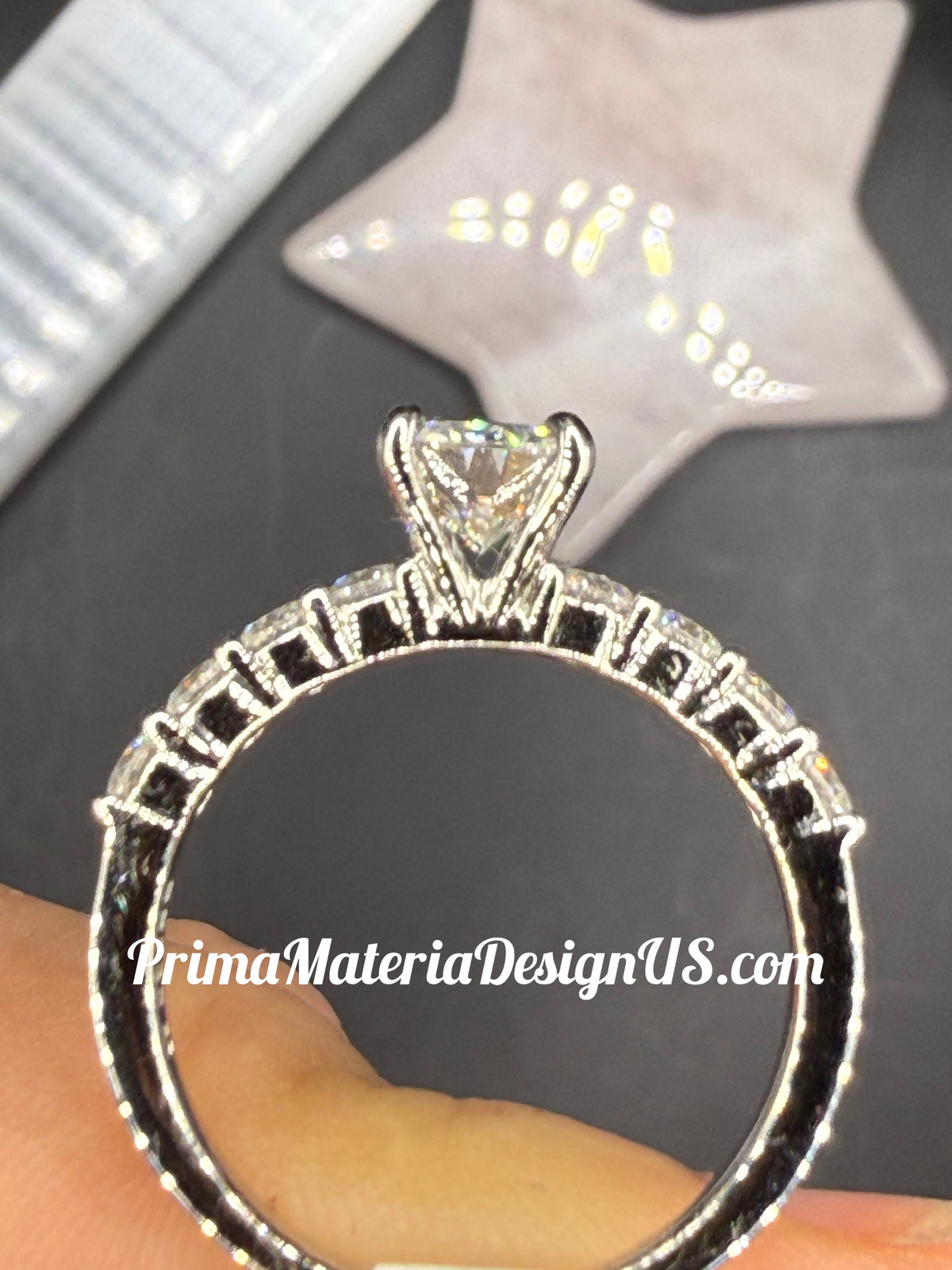 NEW - 1.64 Carat twt Brilliant Round Moissanite Solid Silver Engagement Ring - Size 8