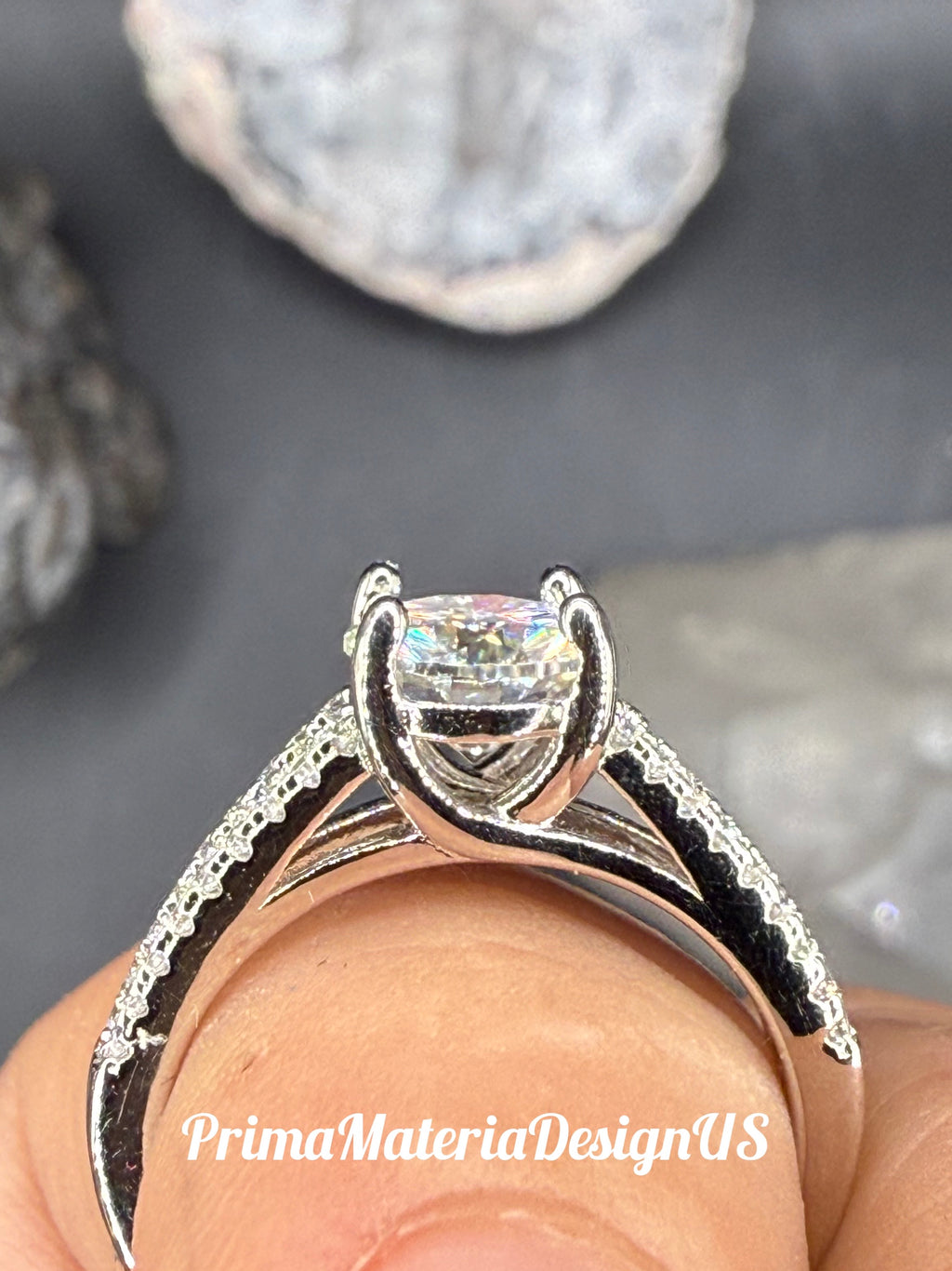 NEW - 1.22 Carat twt  Round Cut Moissanite Split Shank Sterling Silver Engagement Ring - Size 5