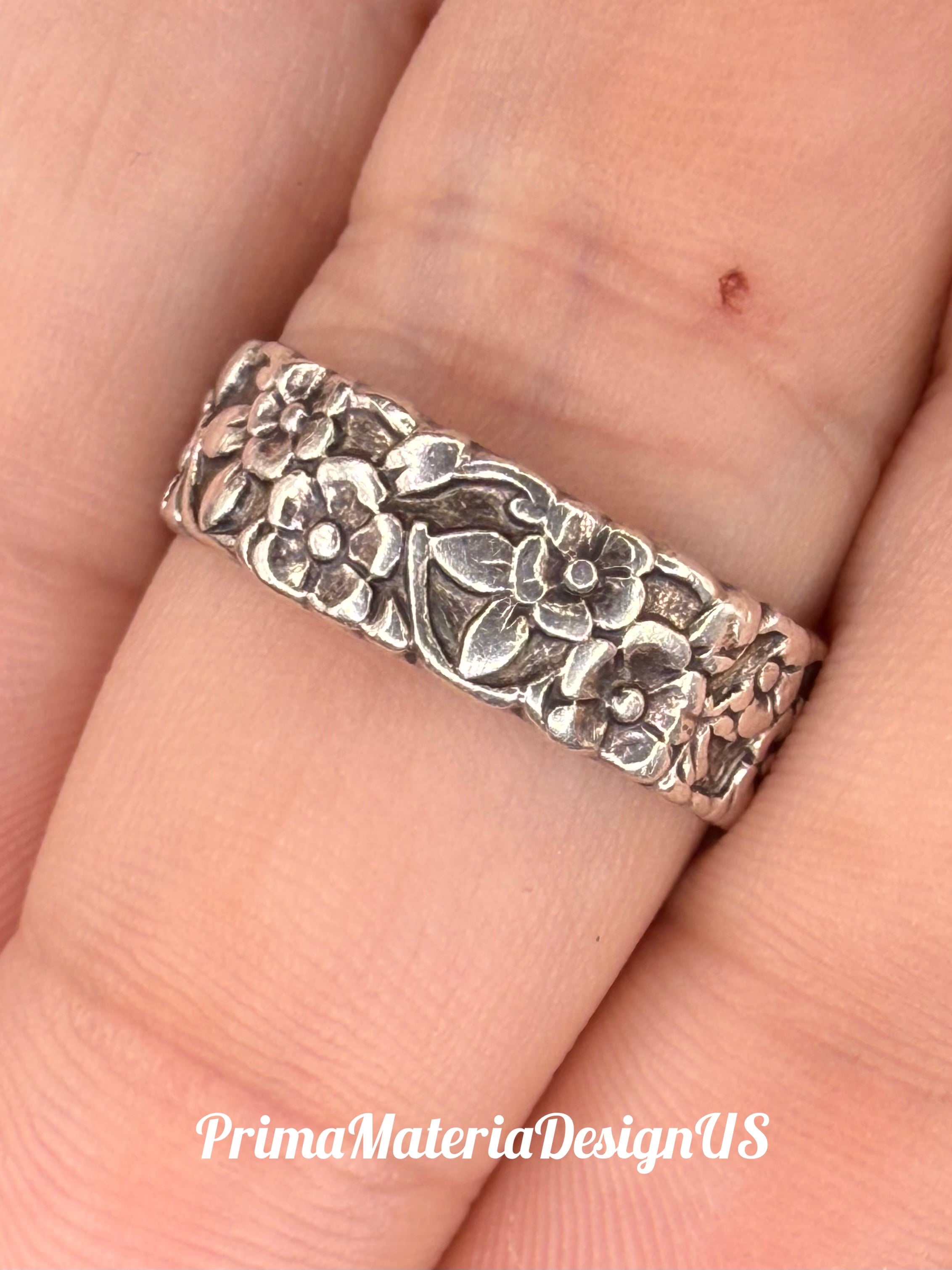 Vintage - 1940s Floral “Forget Me Not” Band - Size 8