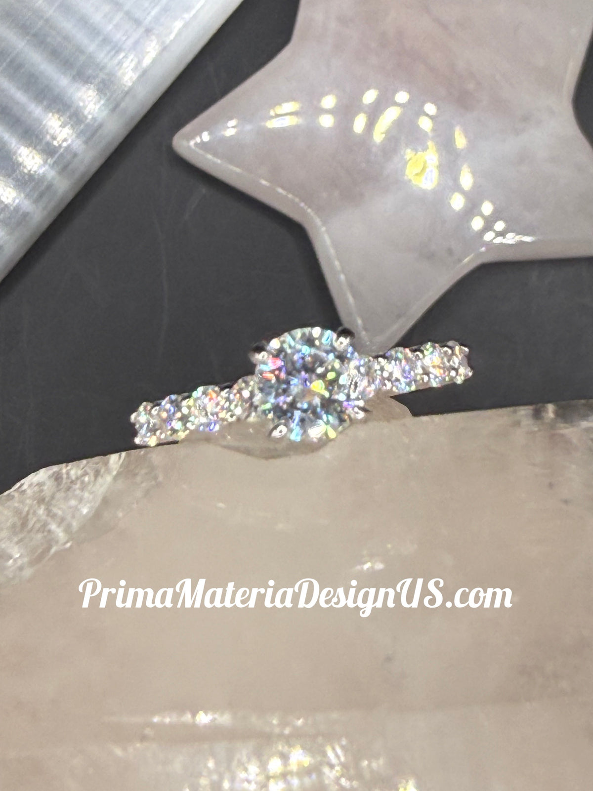 NEW - 1.64 Carat twt Brilliant Round Moissanite Solid Silver Engagement Ring - Size 8