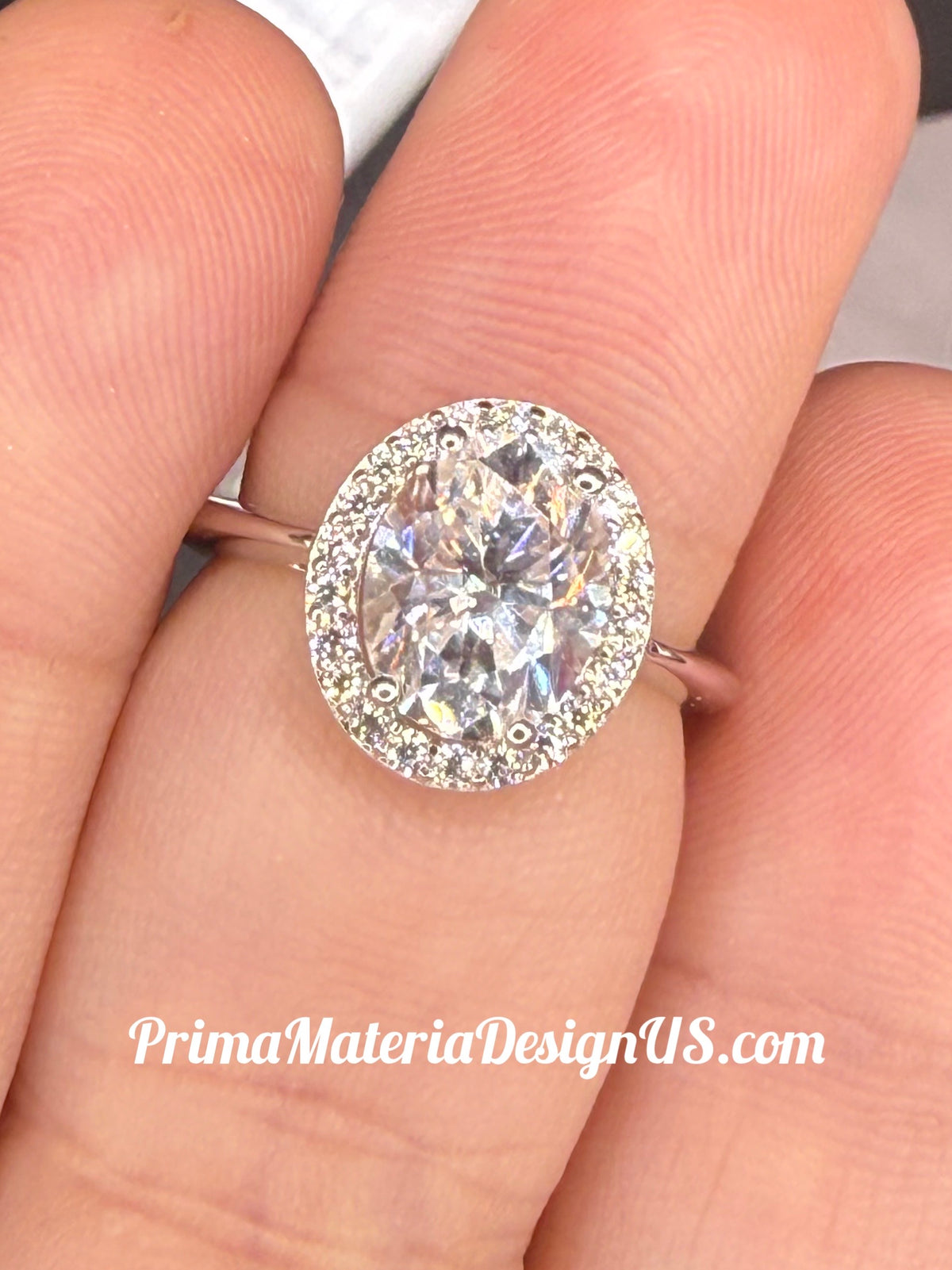 NEW - 2.22 Carat twt Oval Moissanite Halo Solid Silver Engagement Ring - Size 5