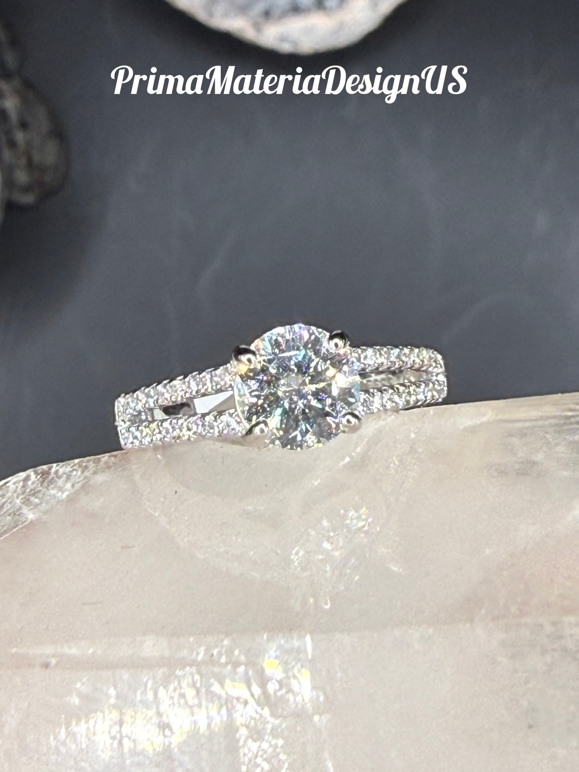 NEW - 1.22 Carat twt  Round Cut Moissanite Split Shank Sterling Silver Engagement Ring - Size 5