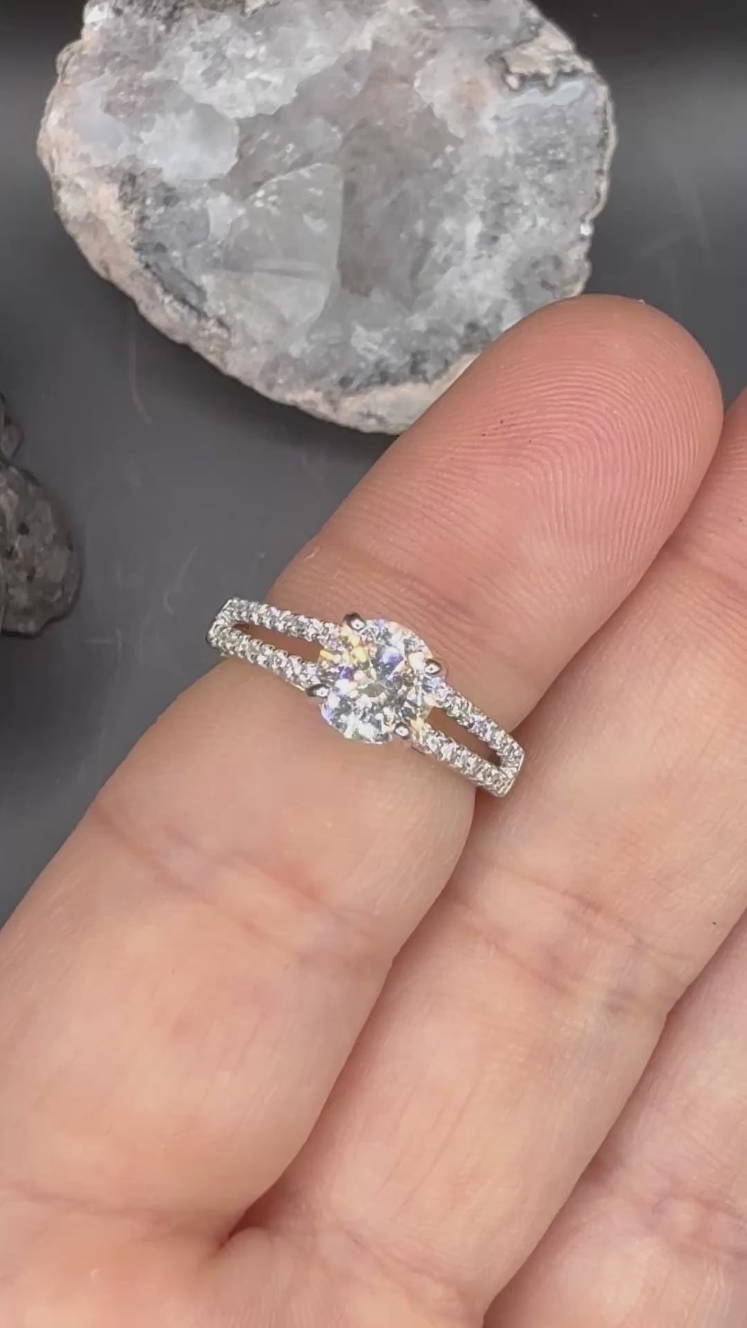 NEW - 1.22 Carat twt  Round Cut Moissanite Split Shank Sterling Silver Engagement Ring - Size 5