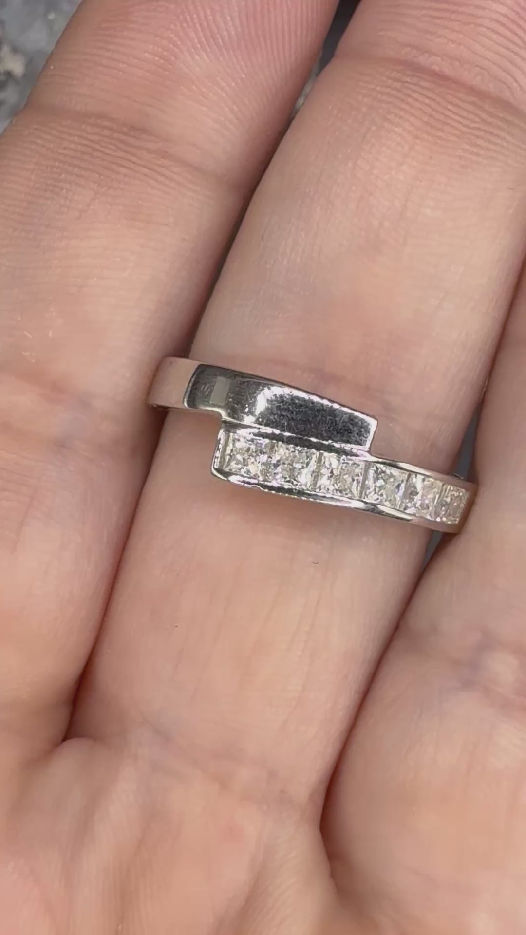 New - 2.1 Carat twt Moissanite Sterling Silver Wrap Around Ring - Size 9