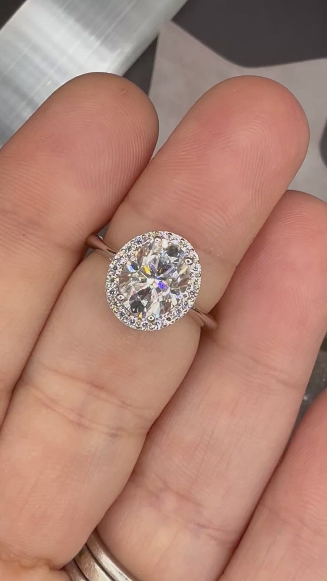 NEW - 2.22 Carat twt Oval Moissanite Halo Solid Silver Engagement Ring - Size 5