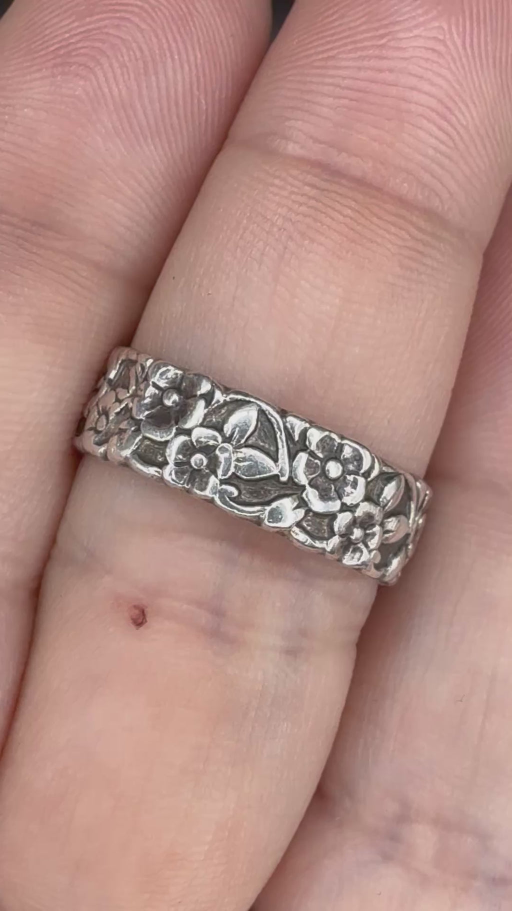 Vintage - 1940s Floral “Forget Me Not” Band - Size 8
