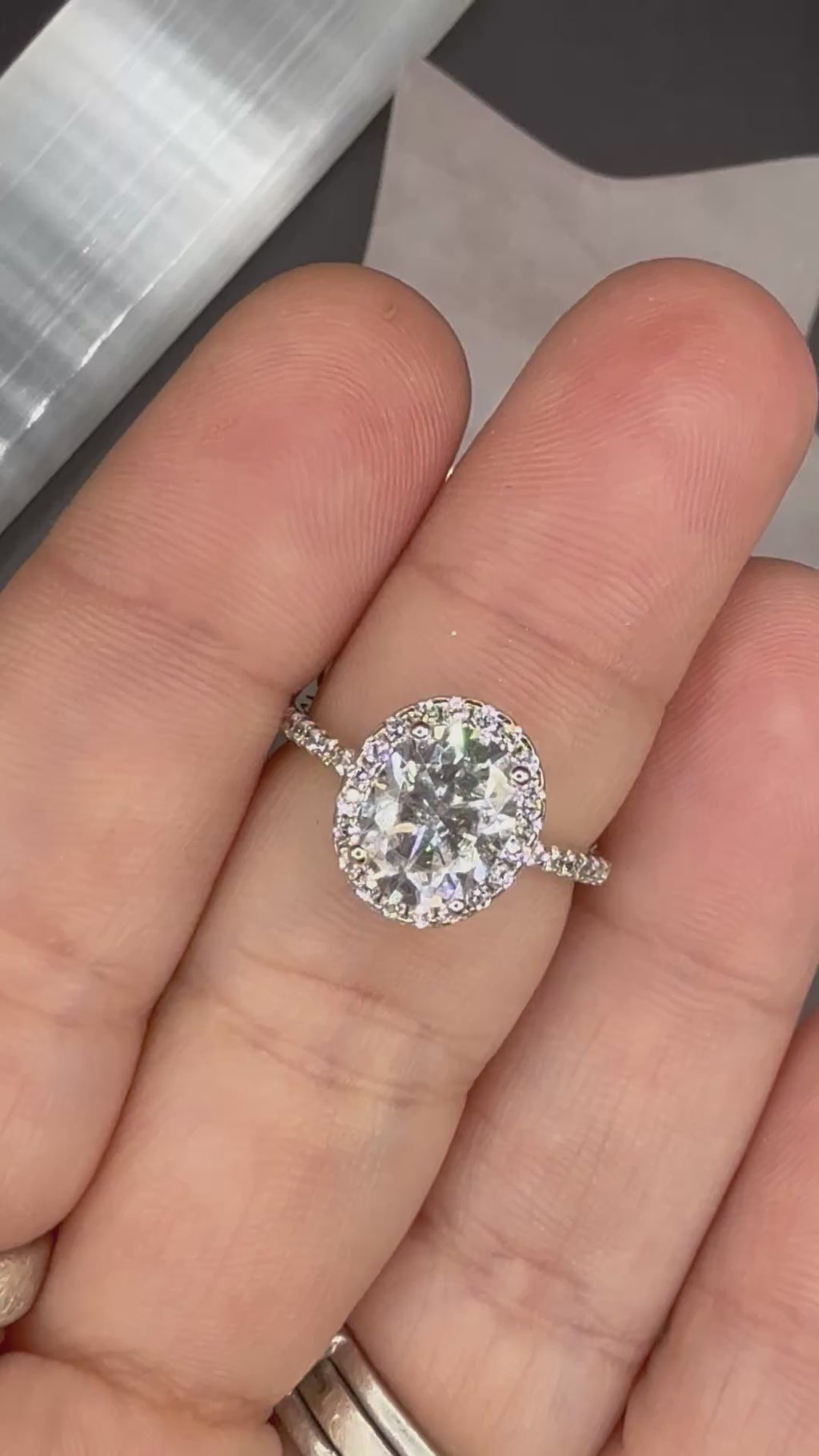 NEW - 2 Carat twt Moissanite Oval Halo Solid Silver Engagement Ring - Size 6