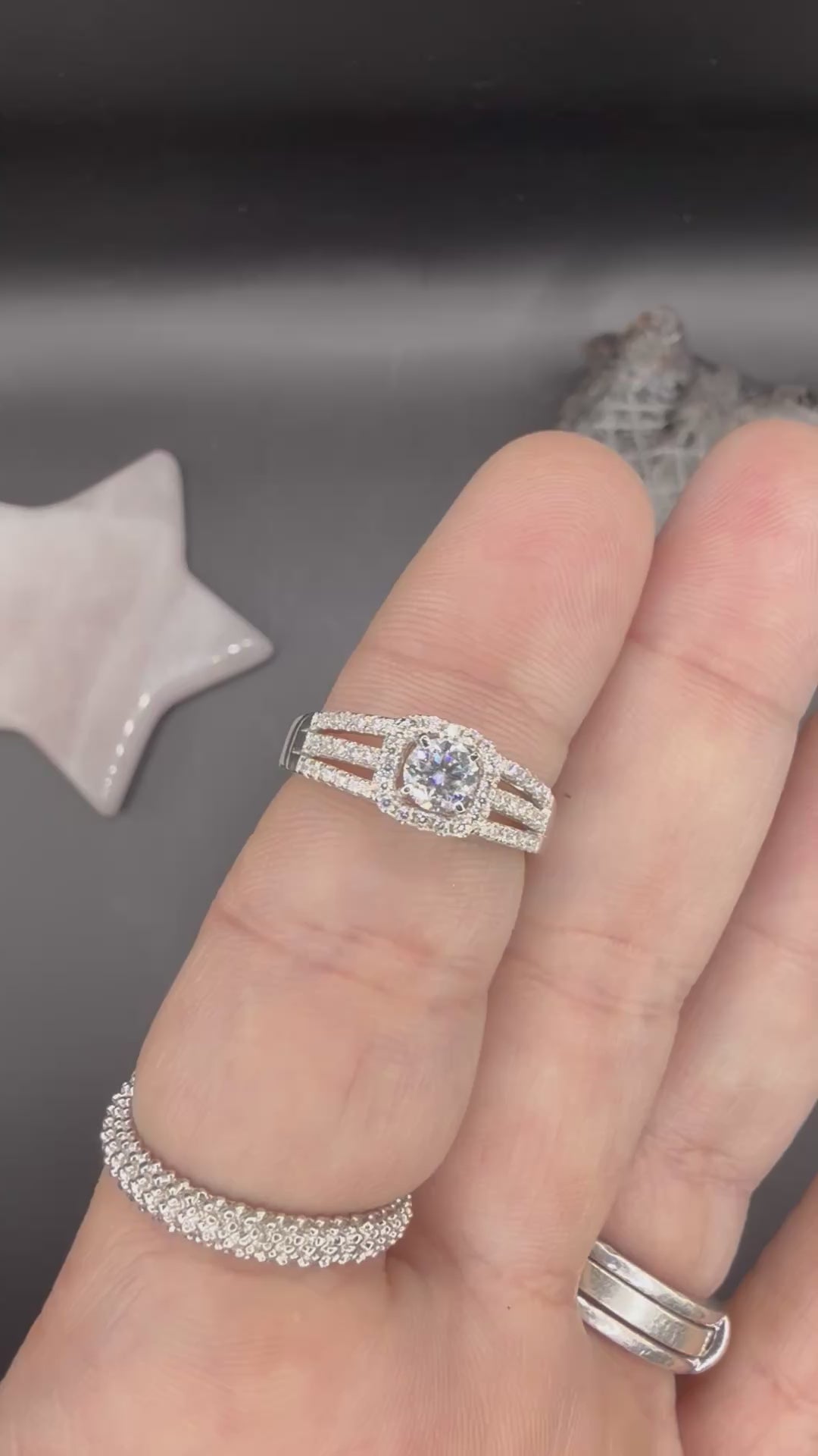 New - .9 Carat twt Brilliant Round Cut Moissanite Sterling Silver Engagement Ring - Size 6